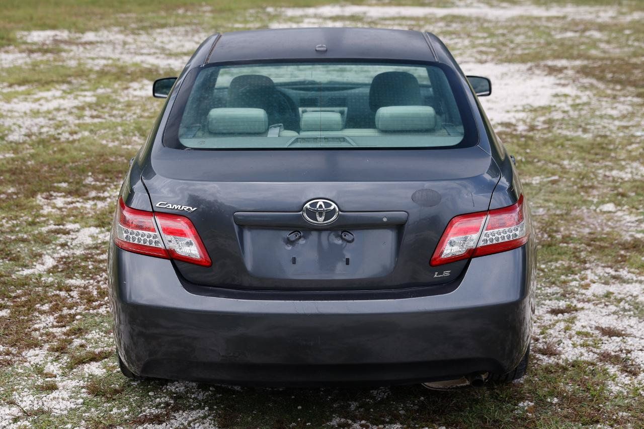 Used 2011 Toyota Camry LE FWD image 9