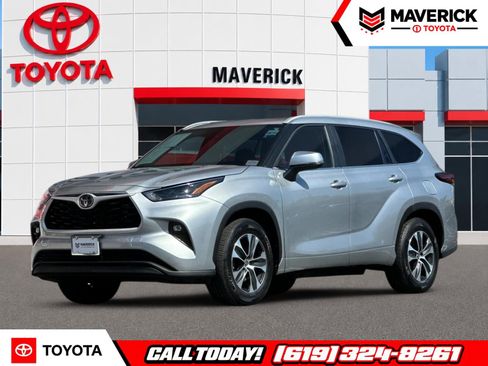 Used 2025 Toyota Highlander XLE FWD image 1