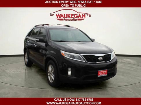 Used 2014 Kia Sorento LX FWD image 2
