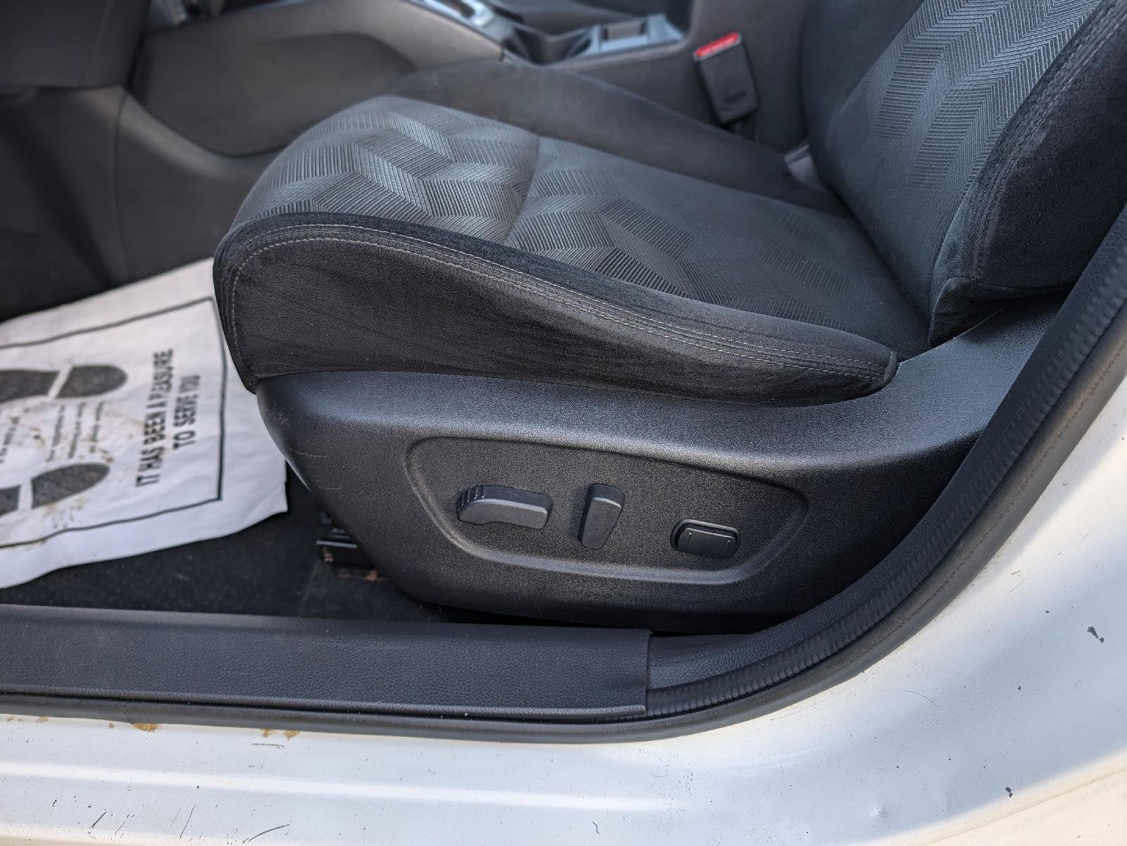 Used 2014 Nissan Rogue SV w/ SV Premium Package AWD/4WD image 19