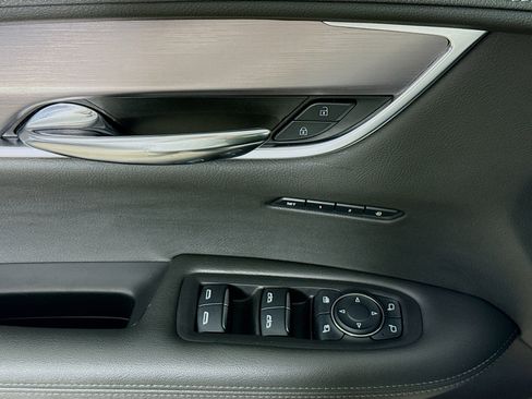 Used 2024 Cadillac XT6 Luxury image 20