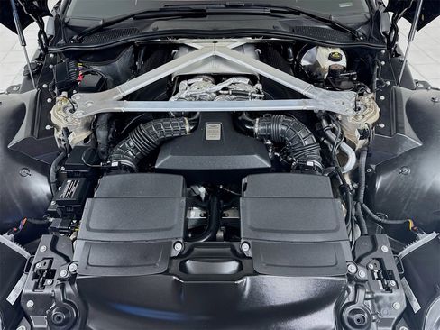 Used 2022 Aston Martin V8 Vantage image 25