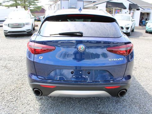 Used 2018 Alfa Romeo Stelvio Sport w/ Quick Order Package 22J Sport AWD/4WD image 8