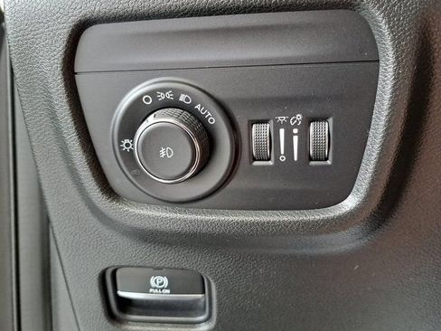 Used 2022 Jeep Grand Cherokee L Limited AWD/4WD image 13