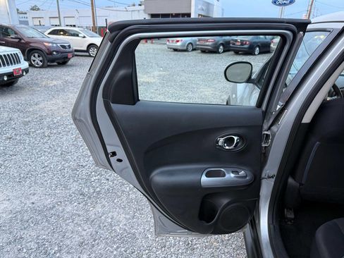 Used 2011 Nissan Juke S image 11