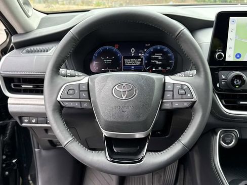 Used 2026 Toyota Grand Highlander AWD image 19