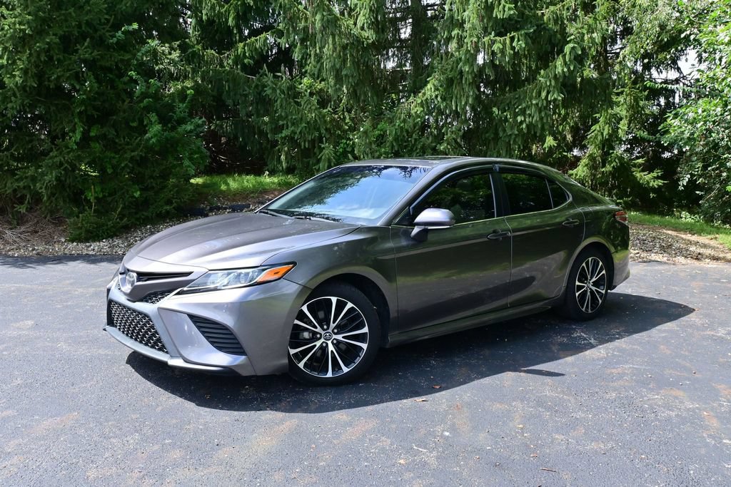 Used 2018 Toyota Camry SE w/ Moonroof Package FWD image 3