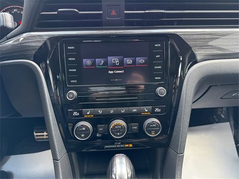 Used 2020 Volkswagen Passat 2.0T R-Line image 15