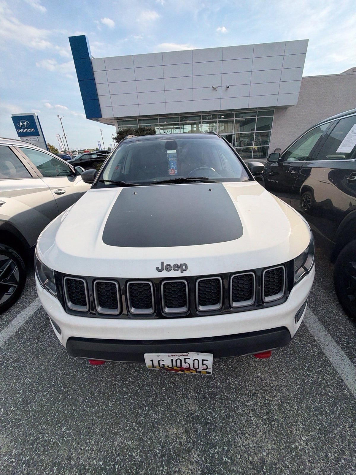 Used 2017 Jeep Compass Trailhawk w/ Cold Weather Group AWD/4WD image 1