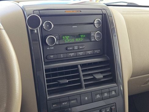 Used 2008 Ford Explorer Sport Trac Limited image 25