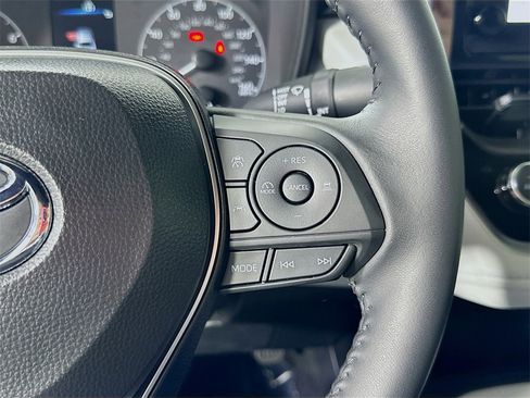 Used 2025 Toyota Corolla SE image 23