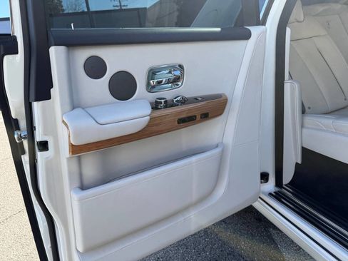 Used 2018 Rolls-Royce Phantom Sedan image 29