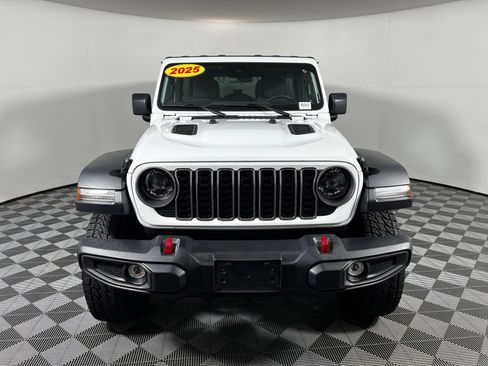 Used 2025 Jeep Wrangler Unlimited Rubicon AWD/4WD image 2