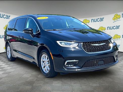 Used 2024 Chrysler Pacifica Touring-L FWD image 1