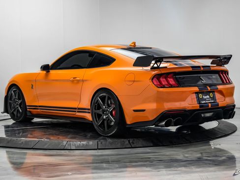 Used 2020 Ford Mustang Shelby GT500 w/ Carbon Fiber Track Pack RWD image 12