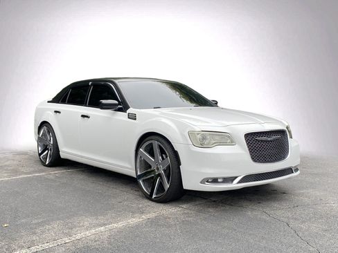 Used 2016 Chrysler 300 C RWD image 2