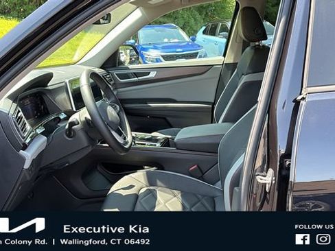 Used 2024 Volkswagen Atlas Peak Edition SE AWD/4WD image 10