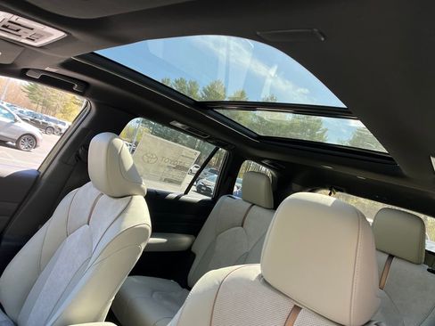 New 2026 Toyota Grand Highlander AWD Hybrid image 21