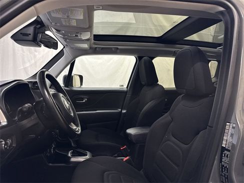 Used 2022 Jeep Renegade Latitude w/ Sun/Sound Group image 11