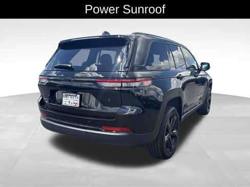 Used 2024 Jeep Grand Cherokee Altitude AWD/4WD image 3