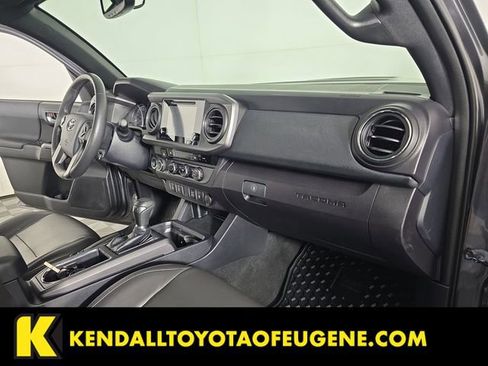 Used 2017 Toyota Tacoma TRD Sport image 23