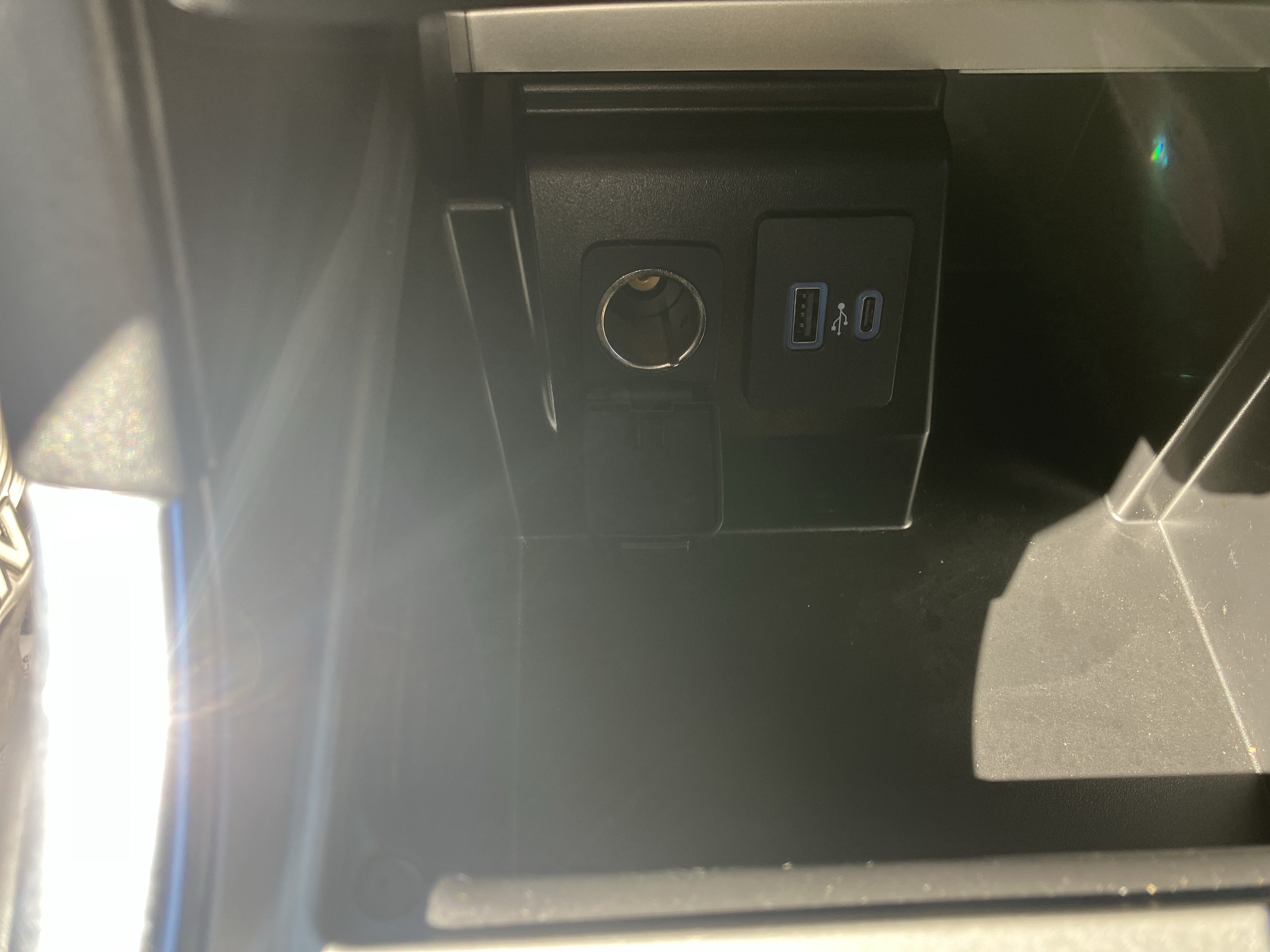 Used 2021 Ford Explorer XLT w/ Equipment Group 202A AWD/4WD image 26