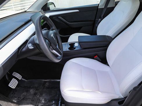Used 2025 Tesla Model Y Performance AWD/4WD image 17