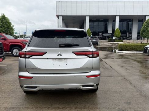 Used 2022 Mitsubishi Outlander SE FWD image 6