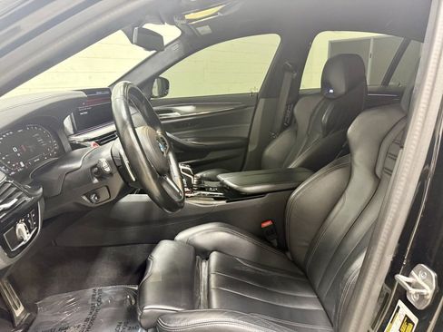 Used 2023 BMW M5 image 24