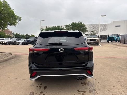 Used 2021 Toyota Highlander XSE image 6