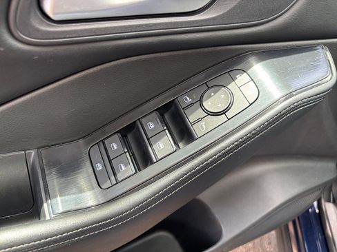 Used 2025 Nissan Rogue SV FWD image 18