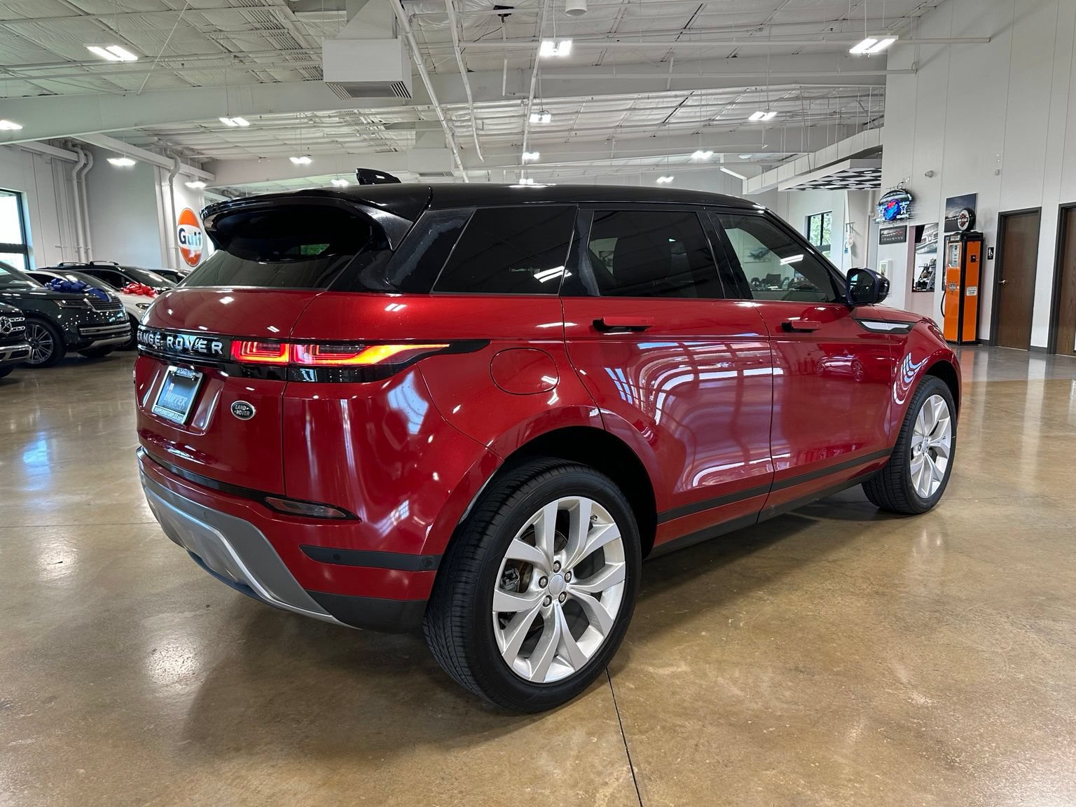 Used 2020 Land Rover Range Rover Evoque SE AWD/4WD image 8