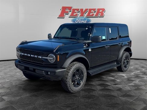New 2025 Ford Bronco Outer Banks w/ Black Appearance Package image 1