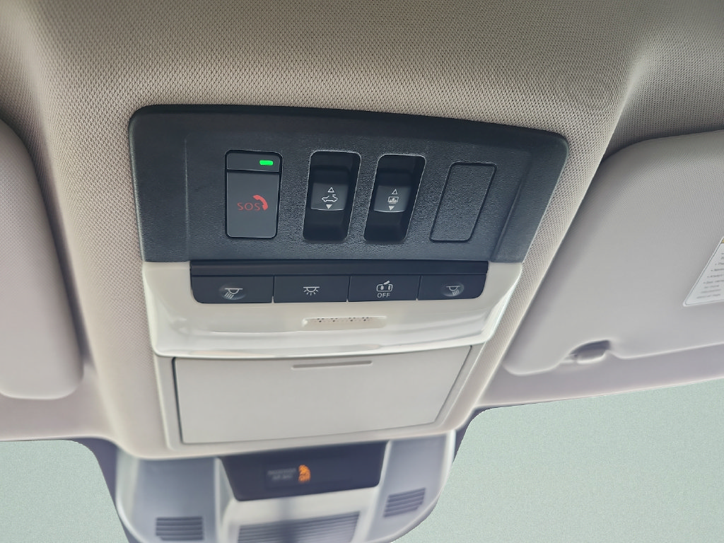 Used 2025 Nissan Rogue SV w/ SV Premium Package FWD image 17