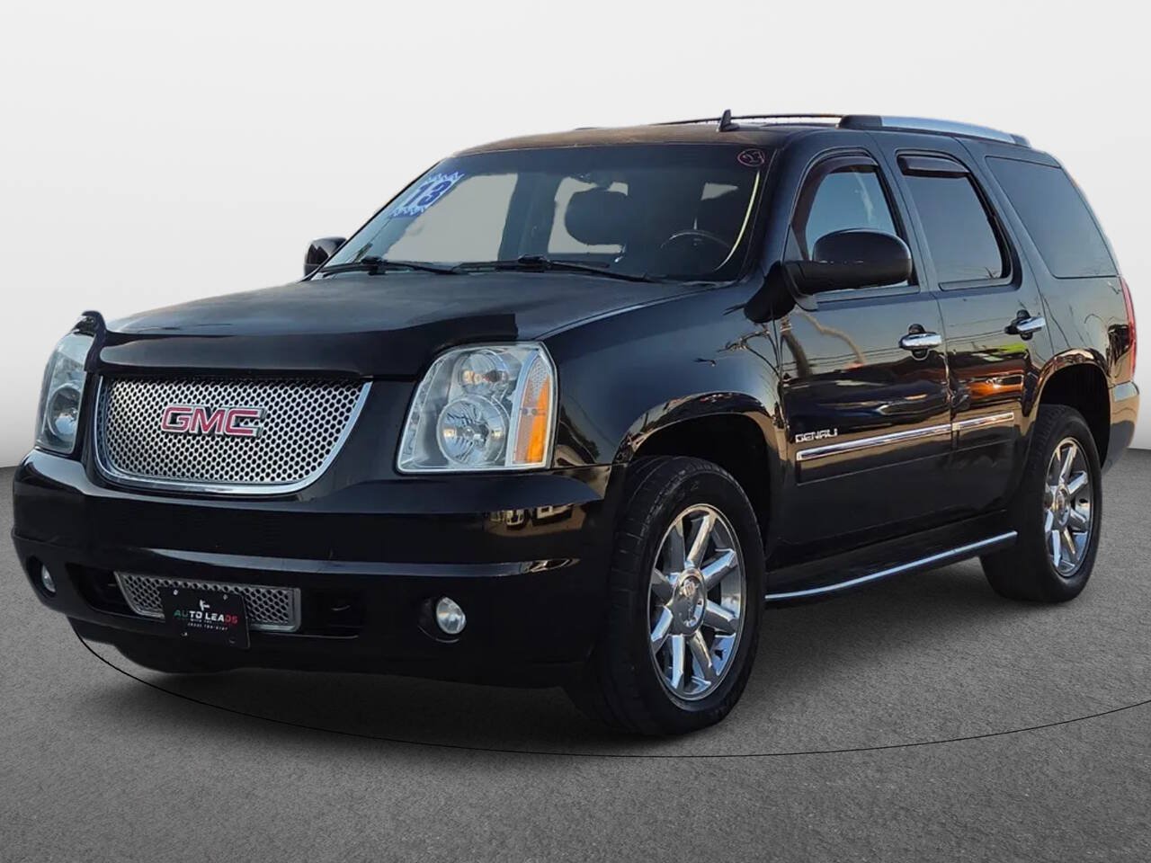 Used 2013 GMC Yukon Denali RWD image 1