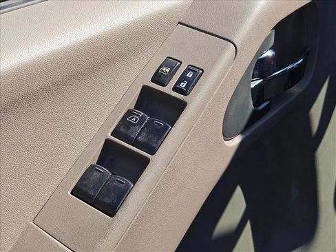 Used 2015 Nissan Frontier SV image 10