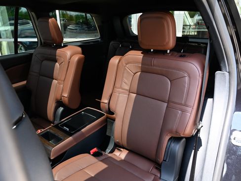 Used 2026 Lincoln Aviator Reserve AWD/4WD image 39