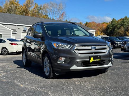 Used 2019 Ford Escape SEL image 3