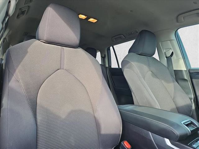 Used 2020 Toyota Highlander LE FWD image 14