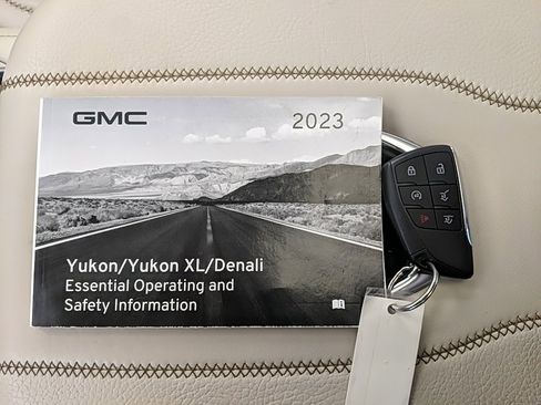 Used 2023 GMC Yukon XL Denali image 34