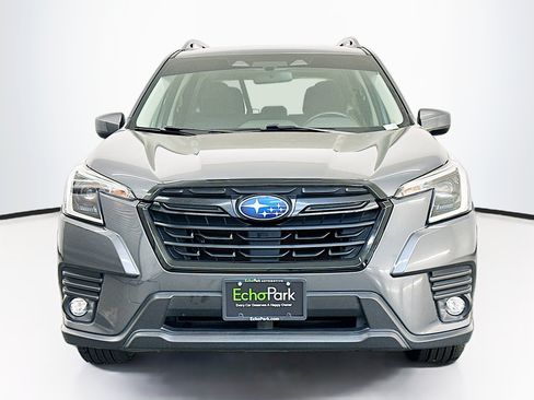 Used 2024 Subaru Forester Premium AWD/4WD image 2