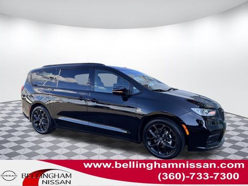 Used 2025 Chrysler Pacifica Limited FWD image 1