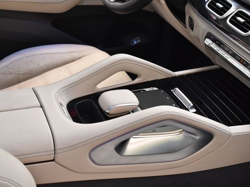 Used 2020 Mercedes-Benz GLE 350 4MATIC image 28