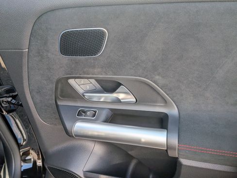 Used 2025 Mercedes-Benz GLA 250 4MATIC image 31