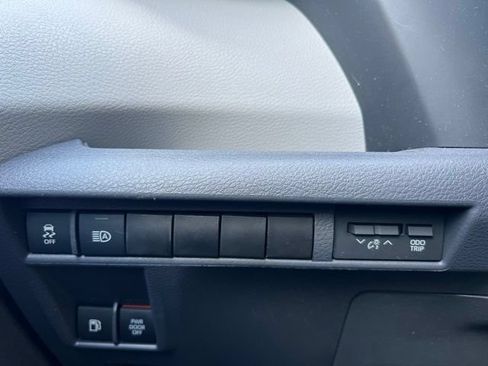 Used 2021 Toyota Sienna XLE FWD image 23