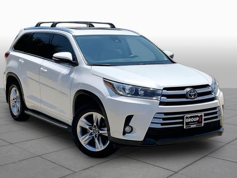 Used 2017 Toyota Highlander Limited FWD image 3