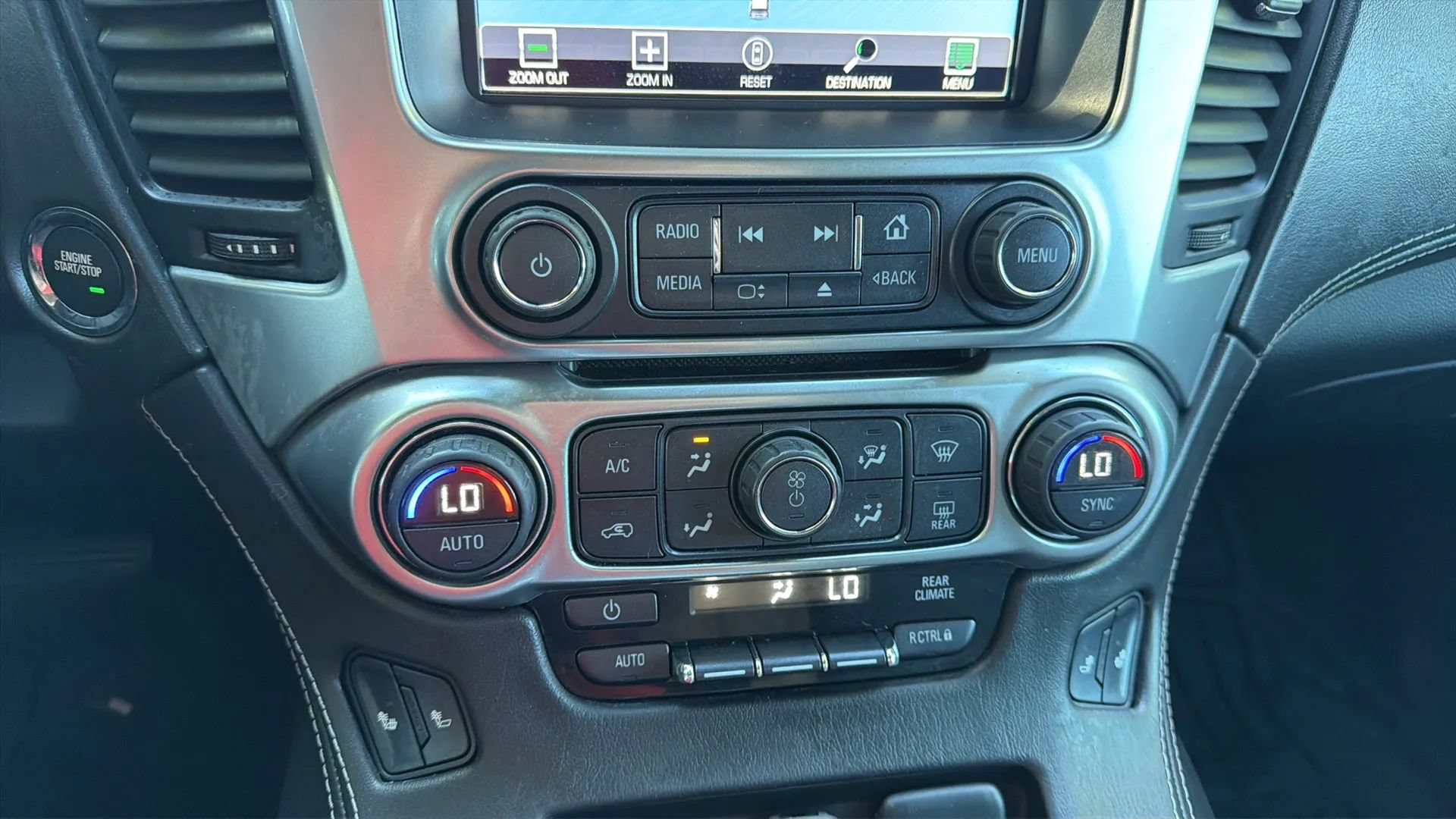 Used 2015 Chevrolet Suburban LT RWD image 13
