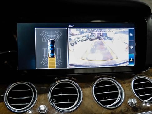 Used 2018 Mercedes-Benz E 300 image 23