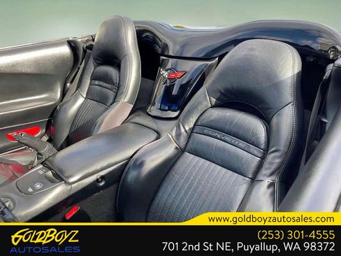 Used 2001 Chevrolet Corvette Convertible w/ Preferred Equipment Group2 image 16