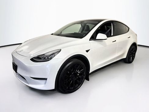 Used 2023 Tesla Model Y Long Range AWD/4WD image 3